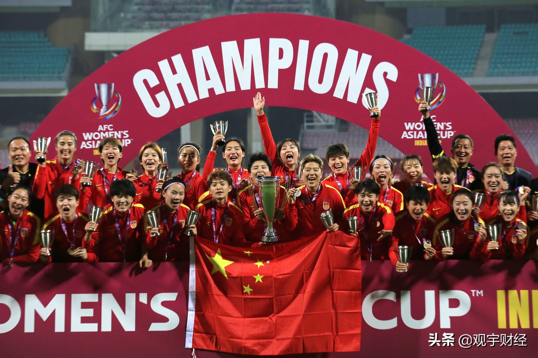 女足和男足收入对比,男足收入是女足的几倍