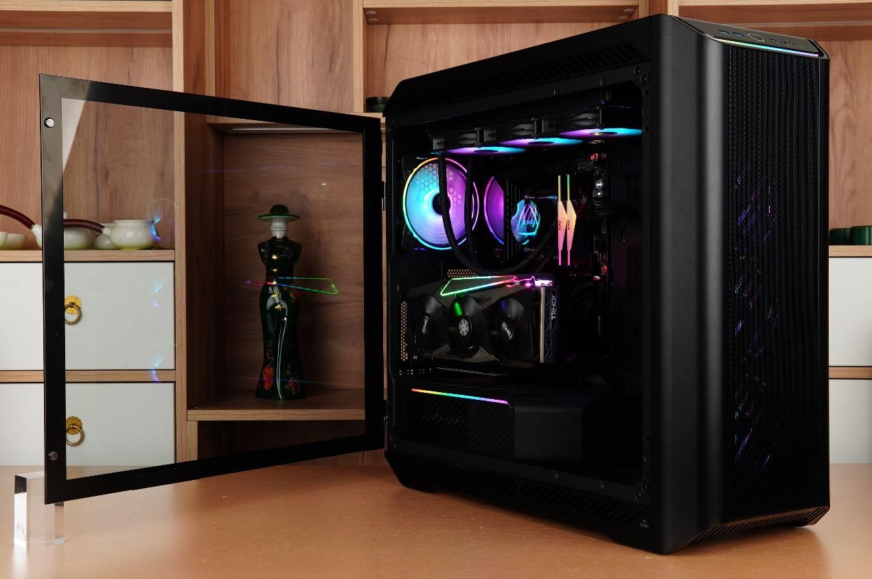 可以装多个硬盘的主机箱,带可插拔硬盘盒的主机