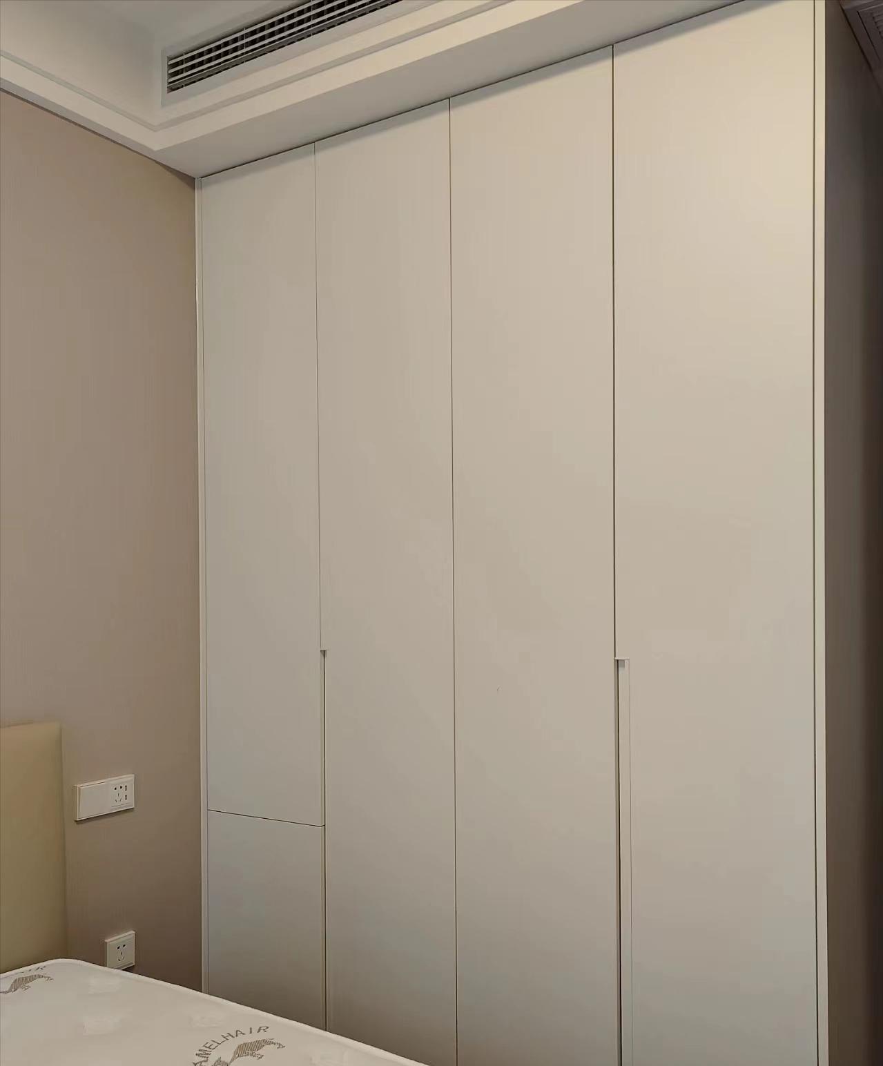 卧室太小家具冲突,衣柜门被挡如何解决?6种方案完美化解尴尬