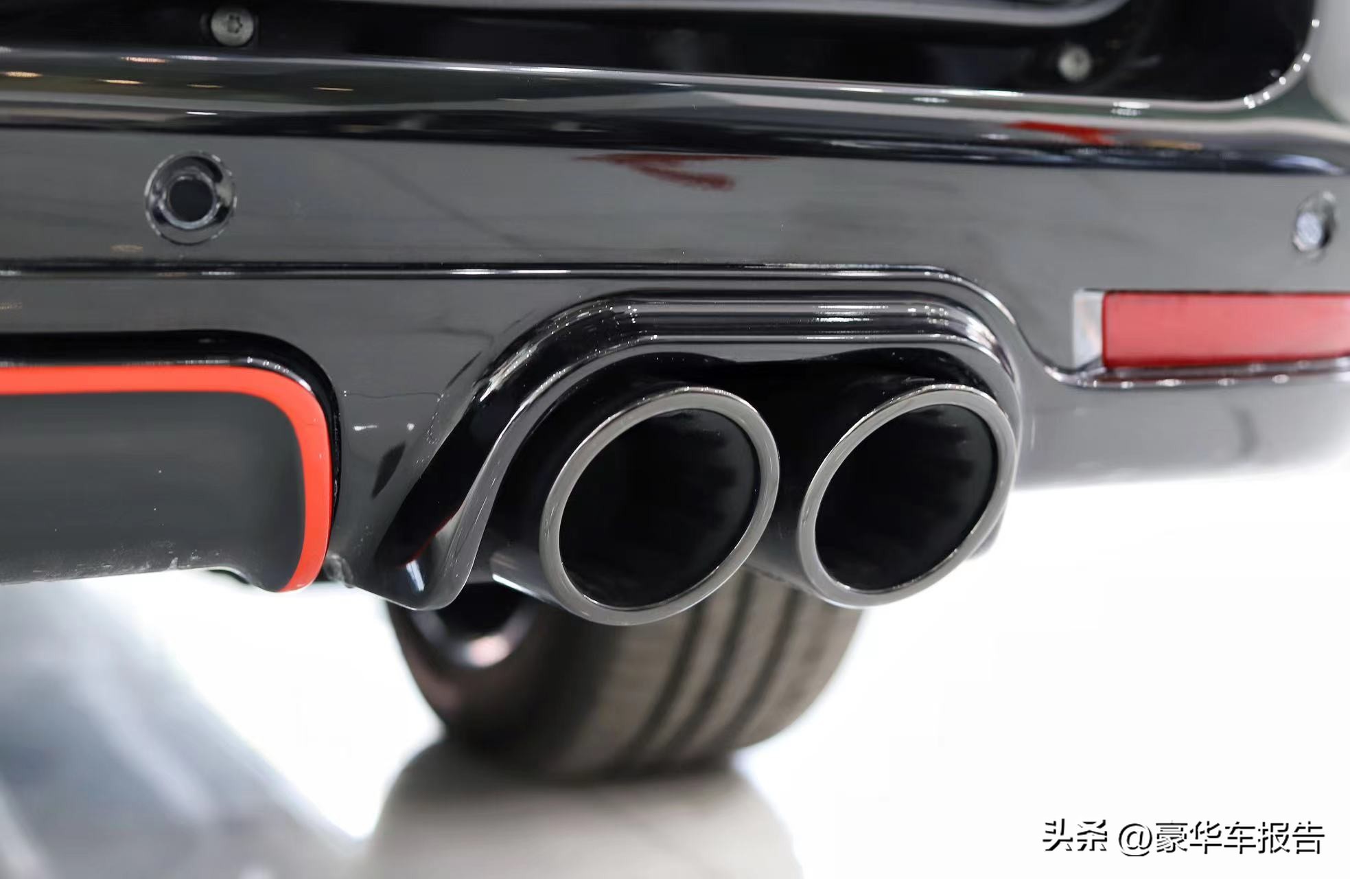 全球顶流：BRABUS和TOPCAR出品，全是100多万的旗舰MPV！选哪个？