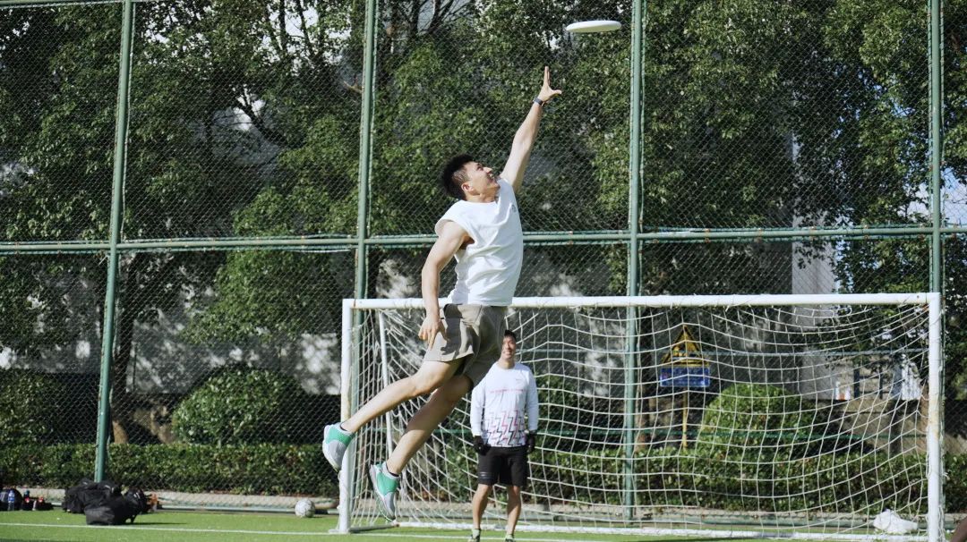 飞盘的“炙热”，热过申城的艳阳