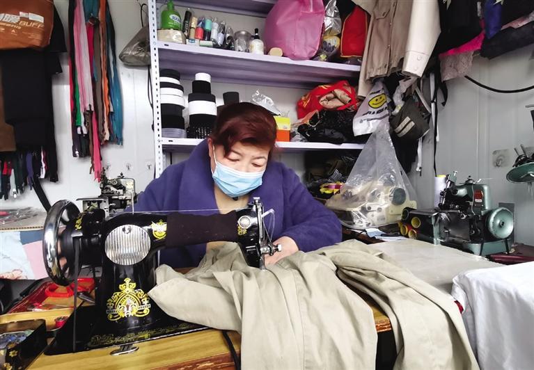 记者寻访兰州街头便民摊点：您家门口的“小修小补”还在吗？