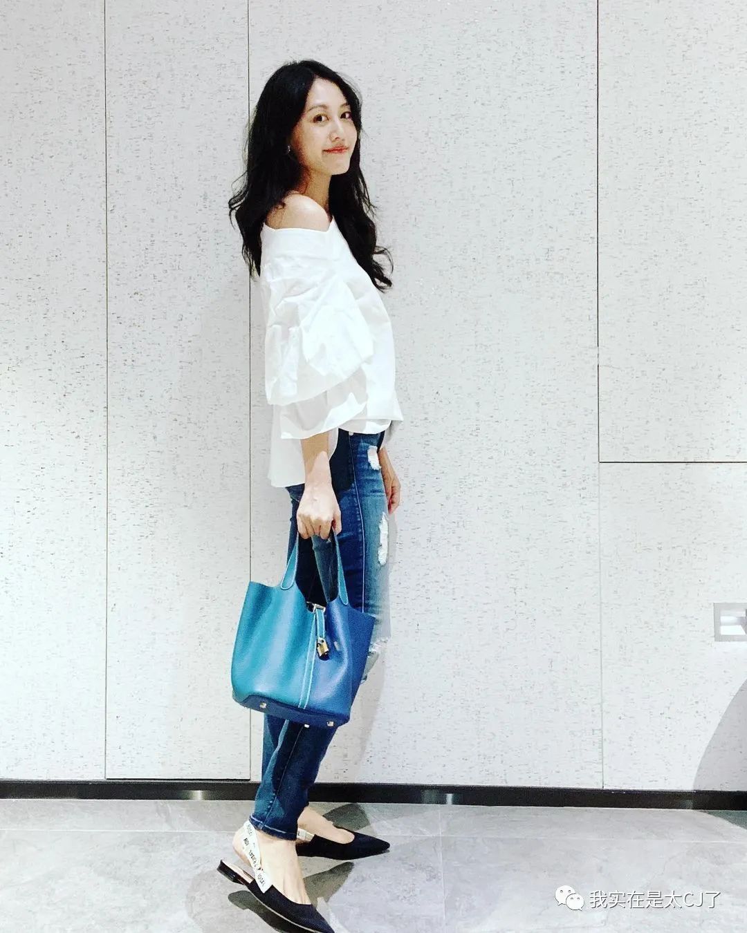 真富婆假富婆对比,台湾富婆王思佳晒香奈儿包遭吐槽