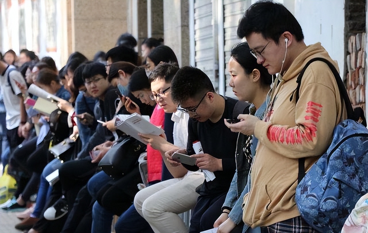 应届生除了考公考研还能干嘛,没找好工作该去考公考研吗