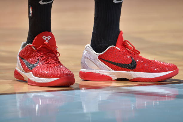 nba上脚欧文low3,凯里欧文上脚欧文五球员配色