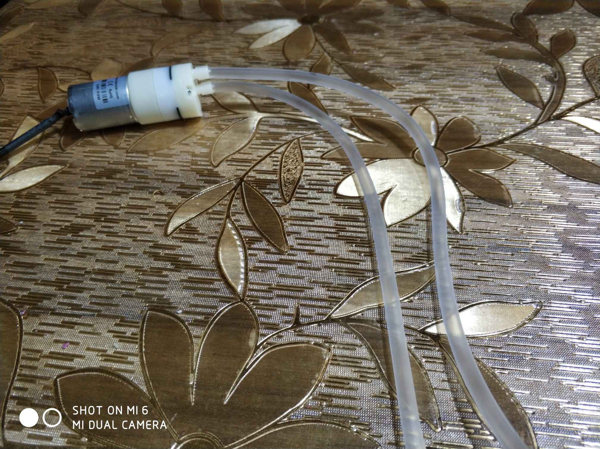 森森底滤鱼缸溢流区怎样清理,森森鱼缸溢流区藏粪