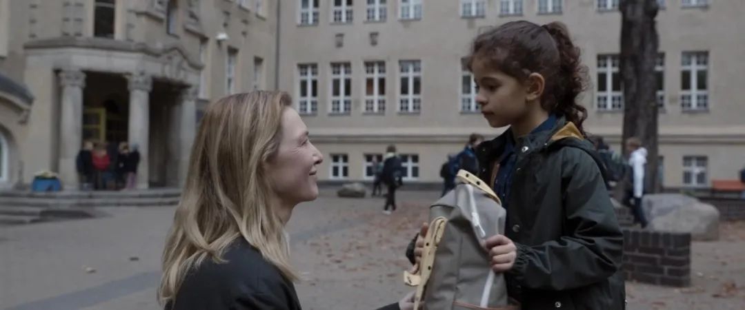 《塔尔》:“大女主”外壳之下,它讲了什么?