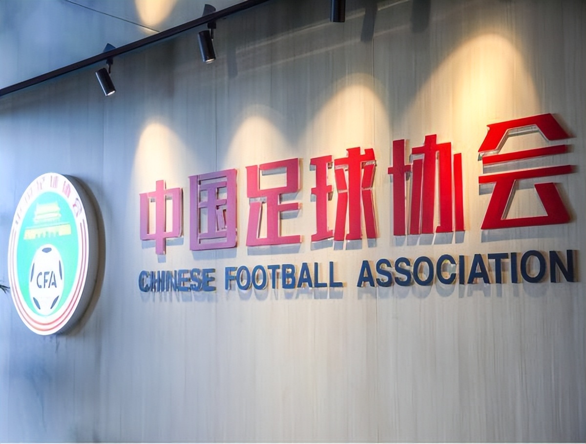 前国安名脚炮轰中国足协毒瘤，称李铁只是替罪羊！球迷：是个狠人