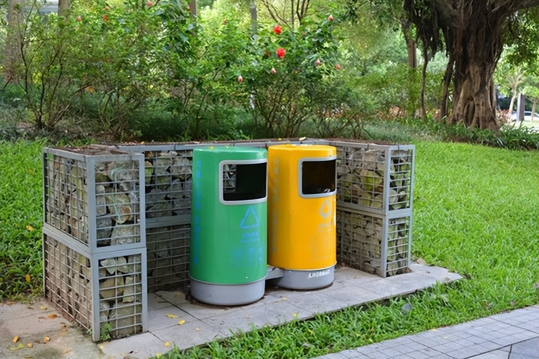 养父母靠煤气养大女儿20年后寻亲,养父扛煤气罐供女孩读到博士