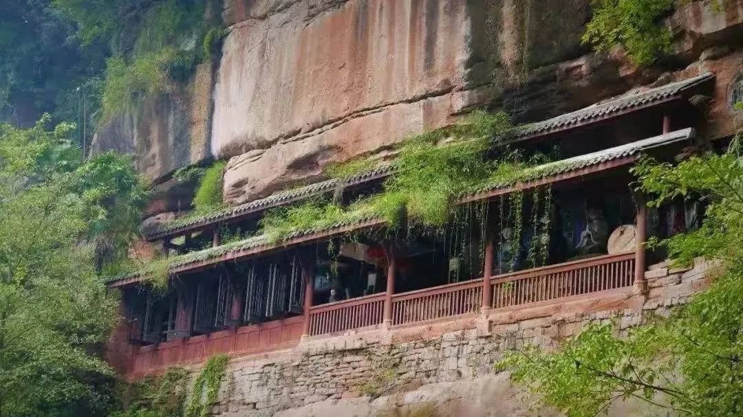 1.5h就到!去这个小众地爬山吸氧、看山间石刻佛像、吃生态美食