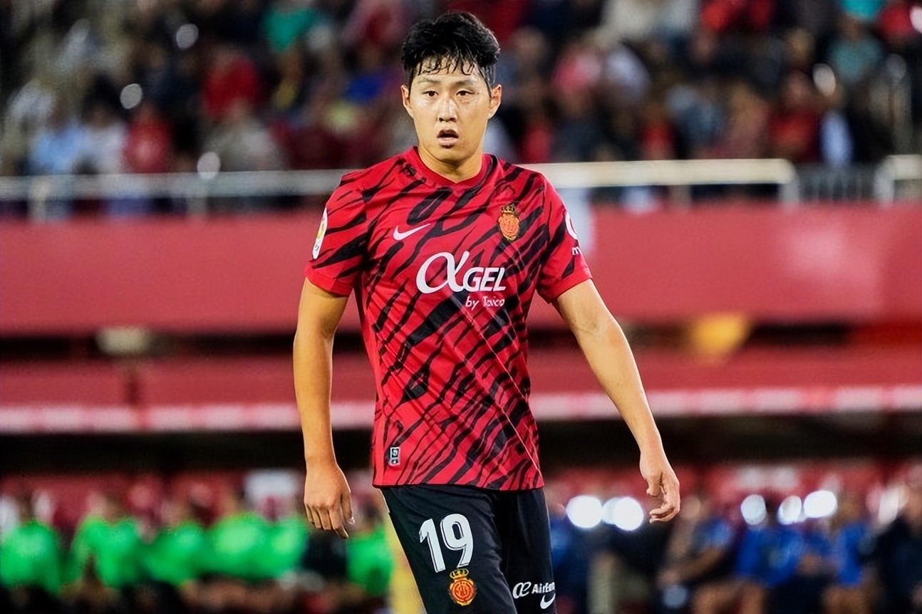 李康仁能否顺利加盟巴黎圣日耳曼,李康仁曼联