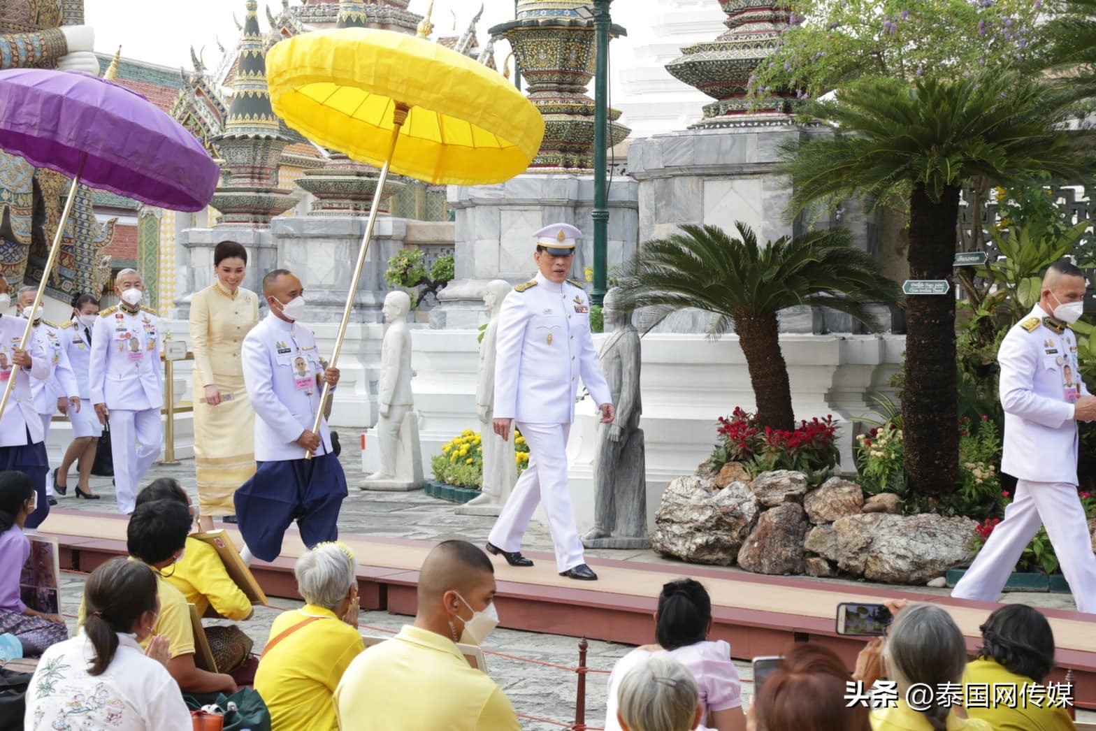 泰国国王王后加冕仪式,泰国国王王后出席佛教活动