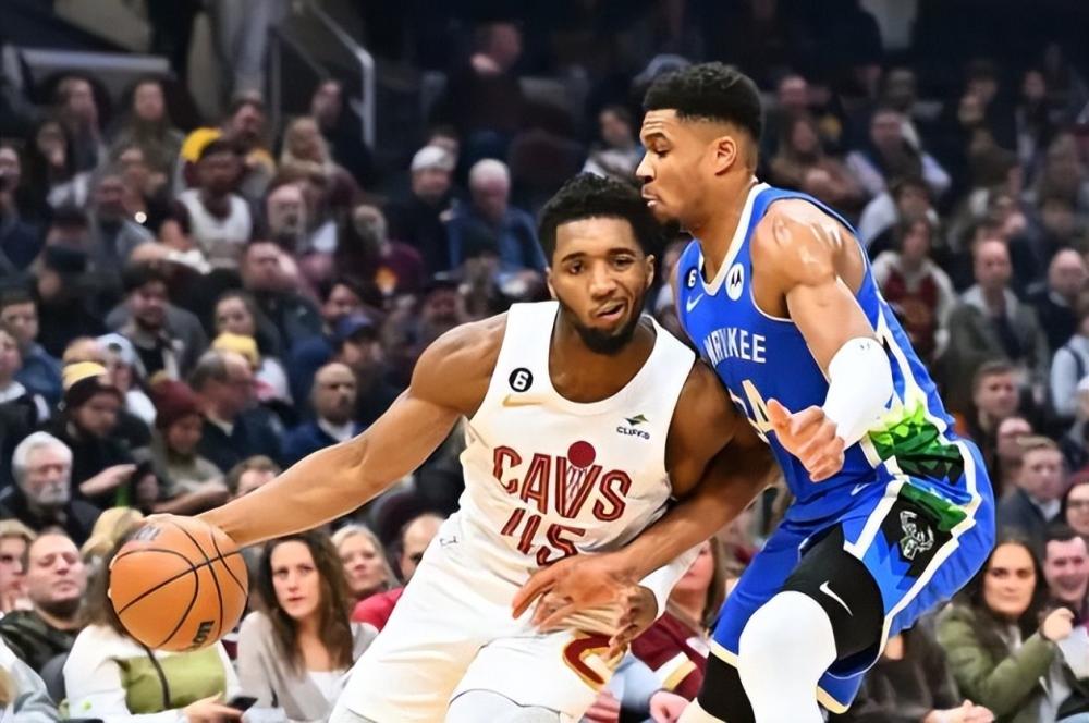 32分21篮板4抢断,疯狂崛起35