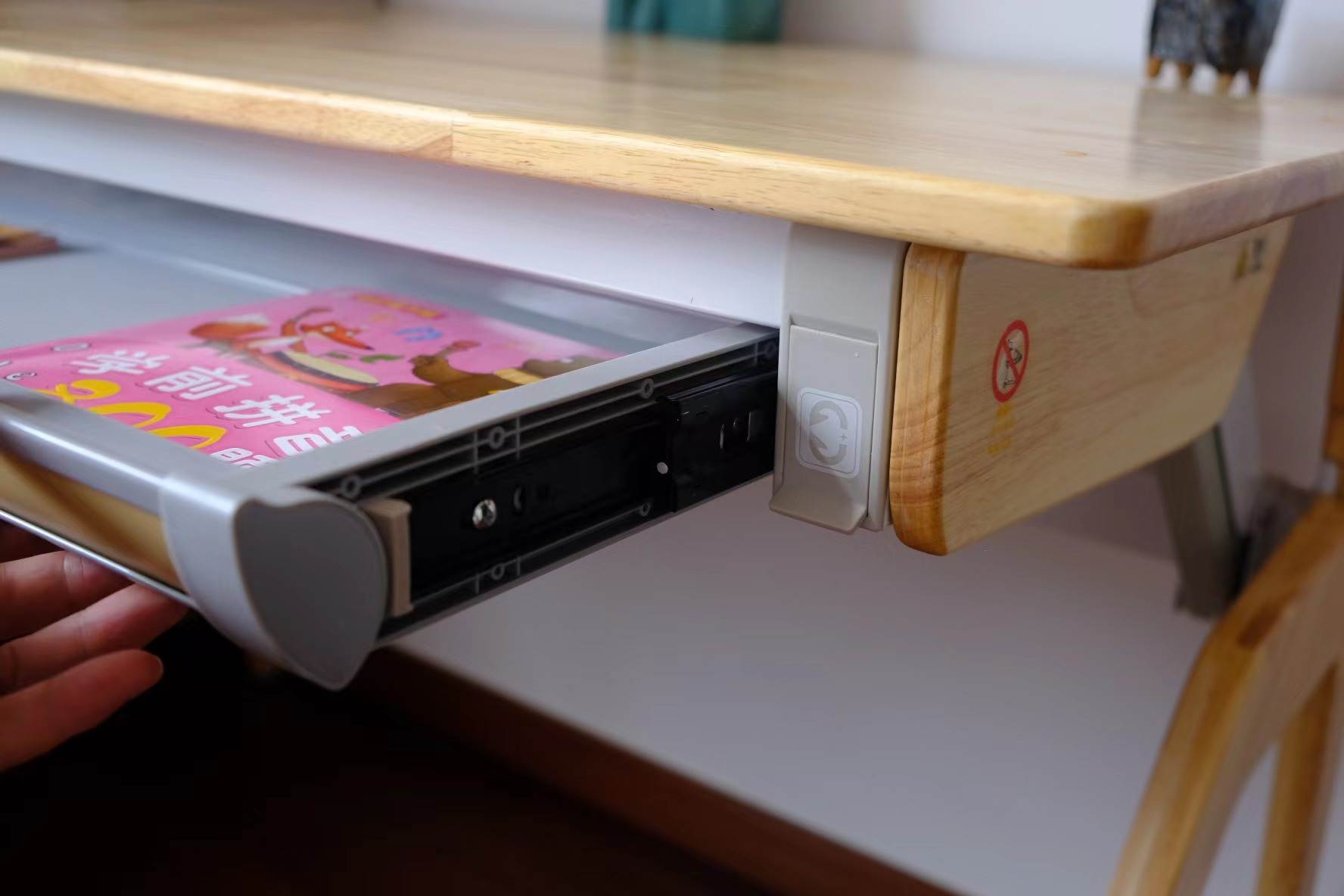 怎么选购学习桌椅,如何挑选学习桌椅品牌