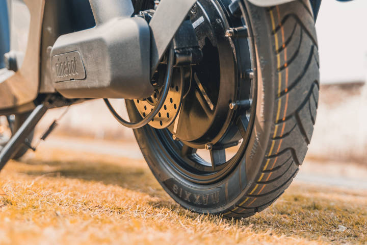 九号电动机械师mmax90支持多大快充,九号电动车机械师mmax90测评