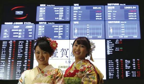 没有“平成废物”，哪来的“渡边太太”？