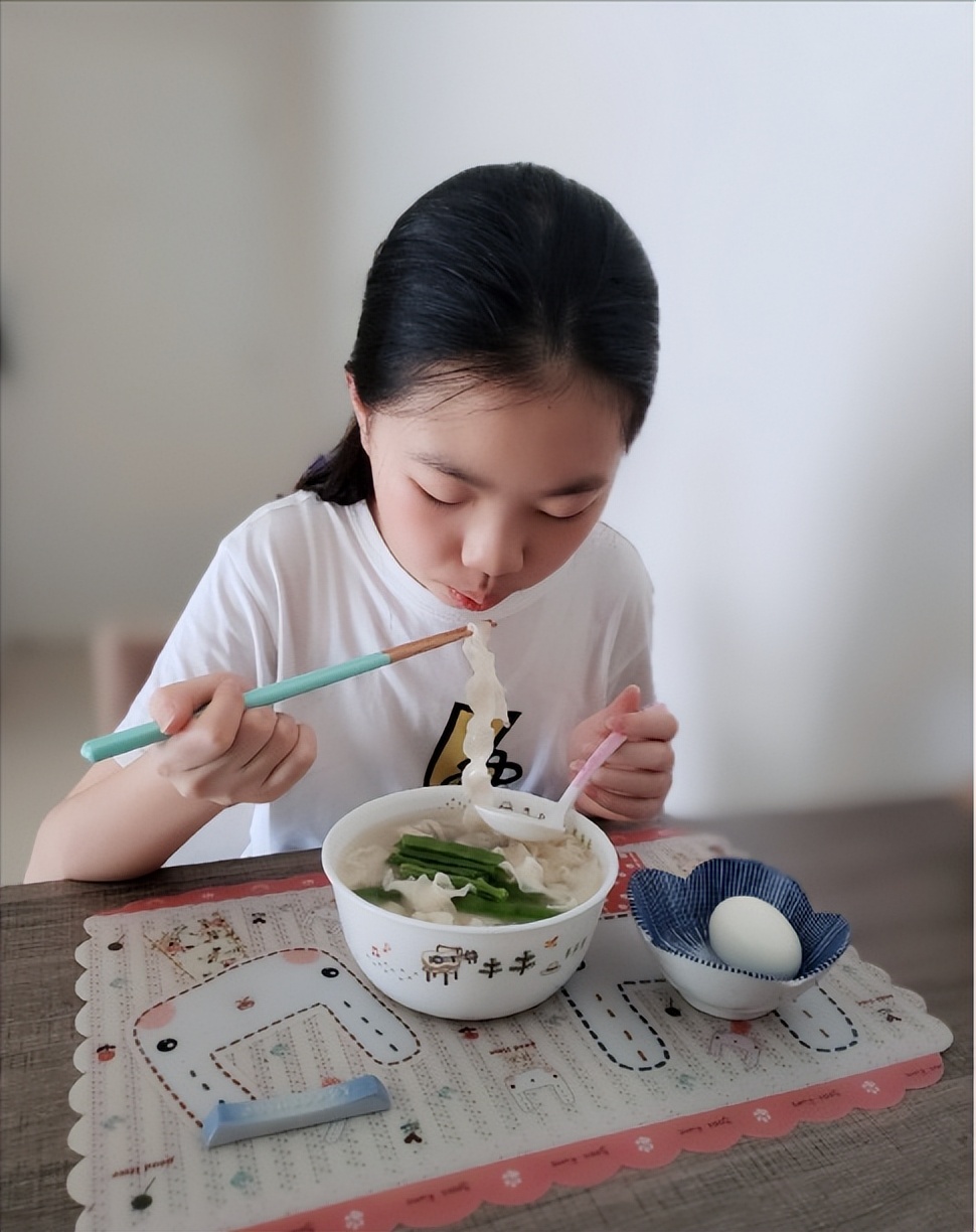 2002年落选港姐吕丽君,吕丽君港姐