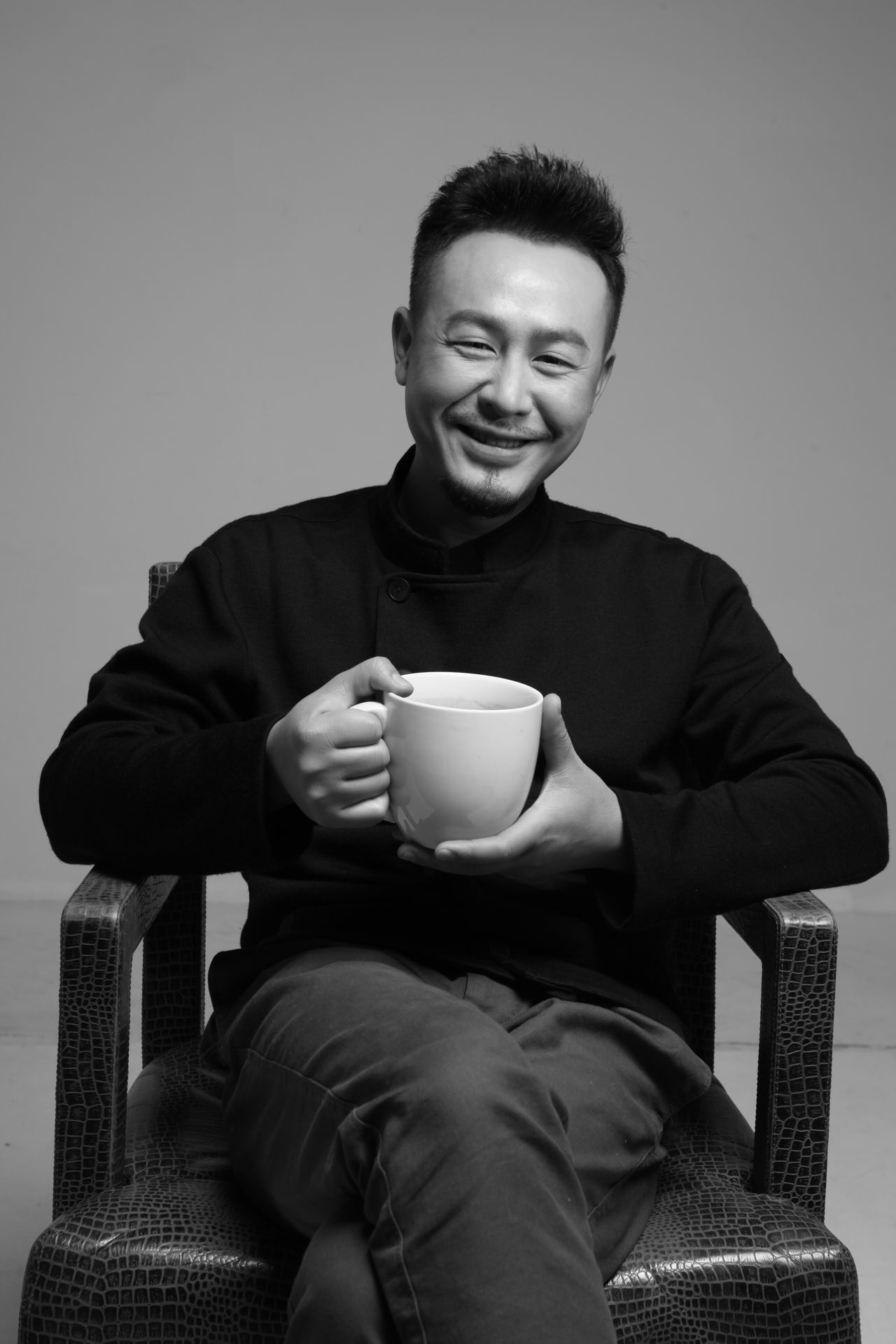 张颂文坚持20年是如何厚积薄发的,人间清醒张颂文不骄不躁坚守本心