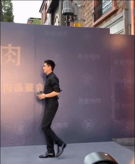 穿黑衣服的帅哥明星,10大穿白衬衫最好看的男明星