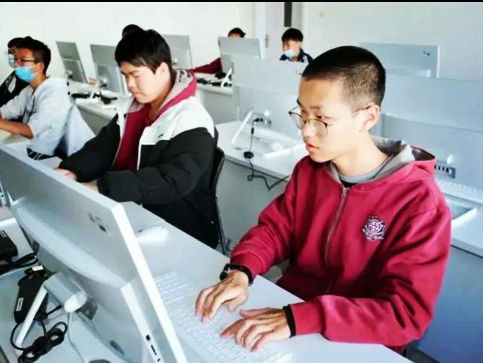 给你的文章一双秀美的眼睛——考场作文快速拟题