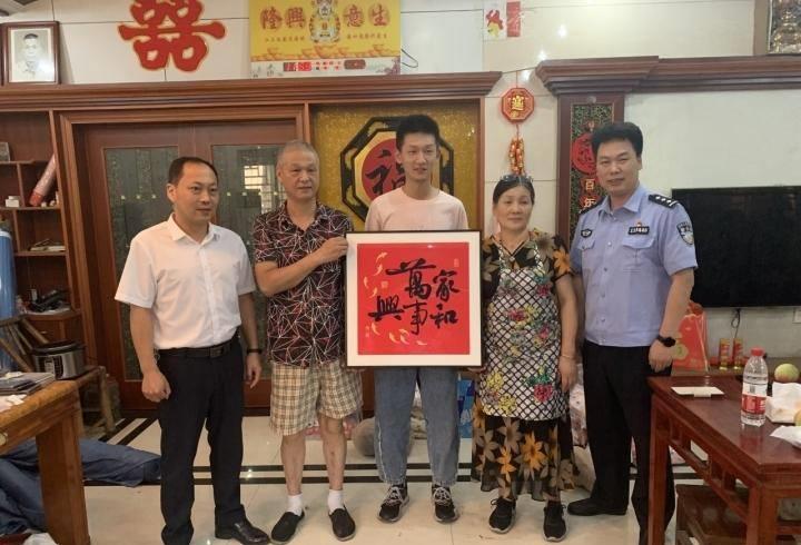 “枫叶飘香，美景靖江”