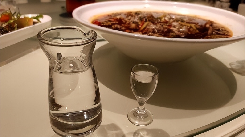 浠婂ぉ鍠濅簡閰掔煡閬撴槑澶╁緢闅惧彈,閰掗噺涓嶈鑰屼笖澶寸柤娆茶