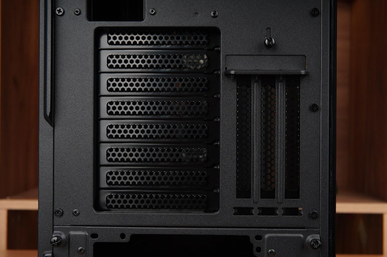 乔思伯d500多少钱,乔思伯机箱u4plus装几个硬盘