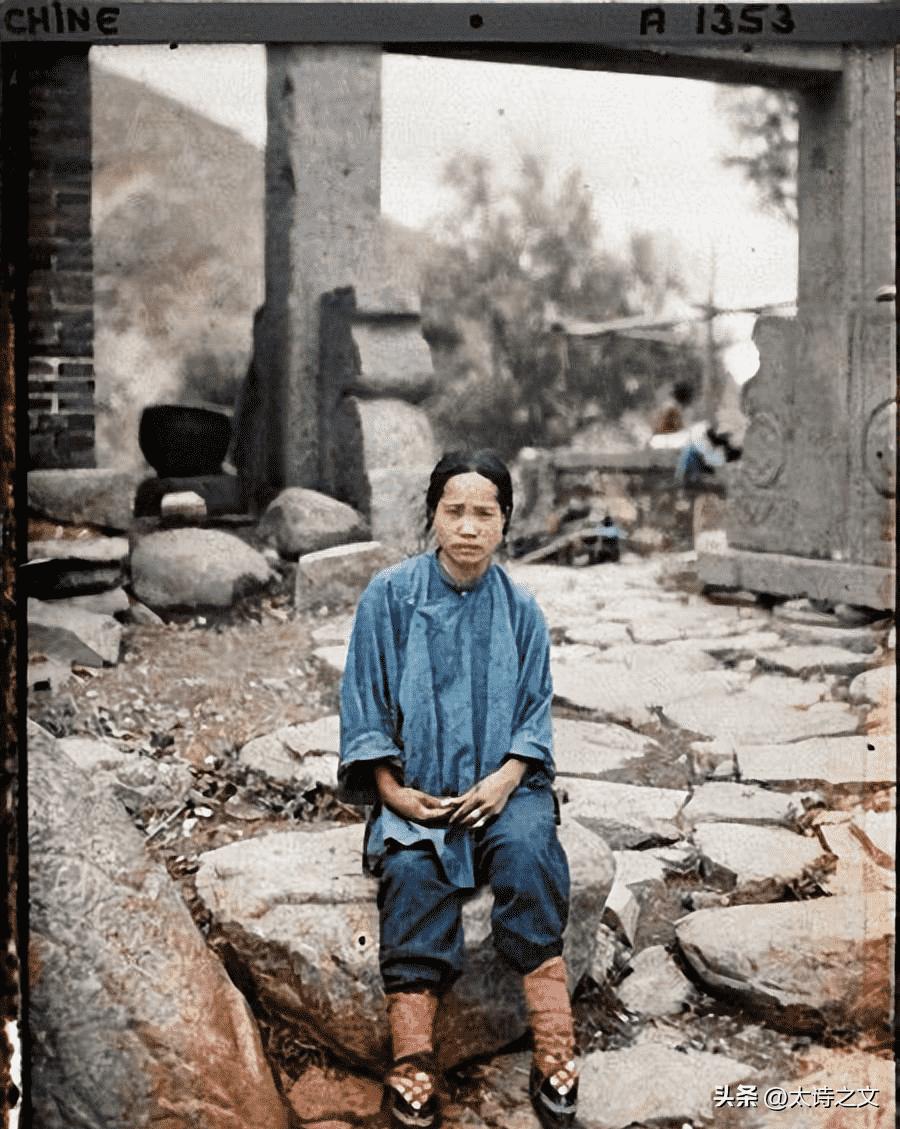 日军有多变态,日寇在火车上殴打老妇人