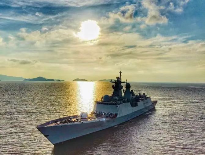 中国052d与055 (俄媒评价055舰)