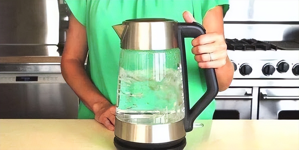 长期喝电热水壶烧的水有什么危害,喝电热水壶烧的水对身体危害多少