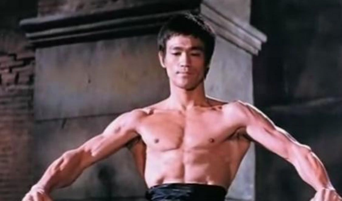 众人评价李小龙和成龙谁能打,李小龙实力对比甄子丹