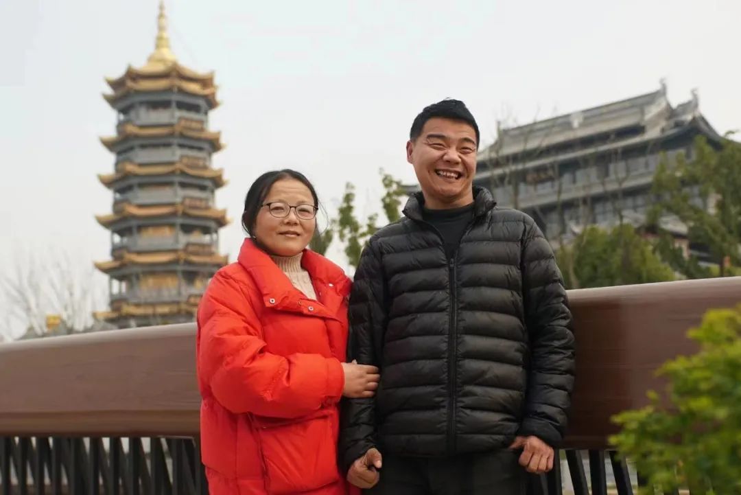 被骂“狗都不如”的脑瘫少年,带着35名残疾人创业年入1000万!背后的女人更让我感动