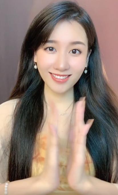 “天下第一舞指”密加：全网最会挣钱的一双手，一场直播赚200万