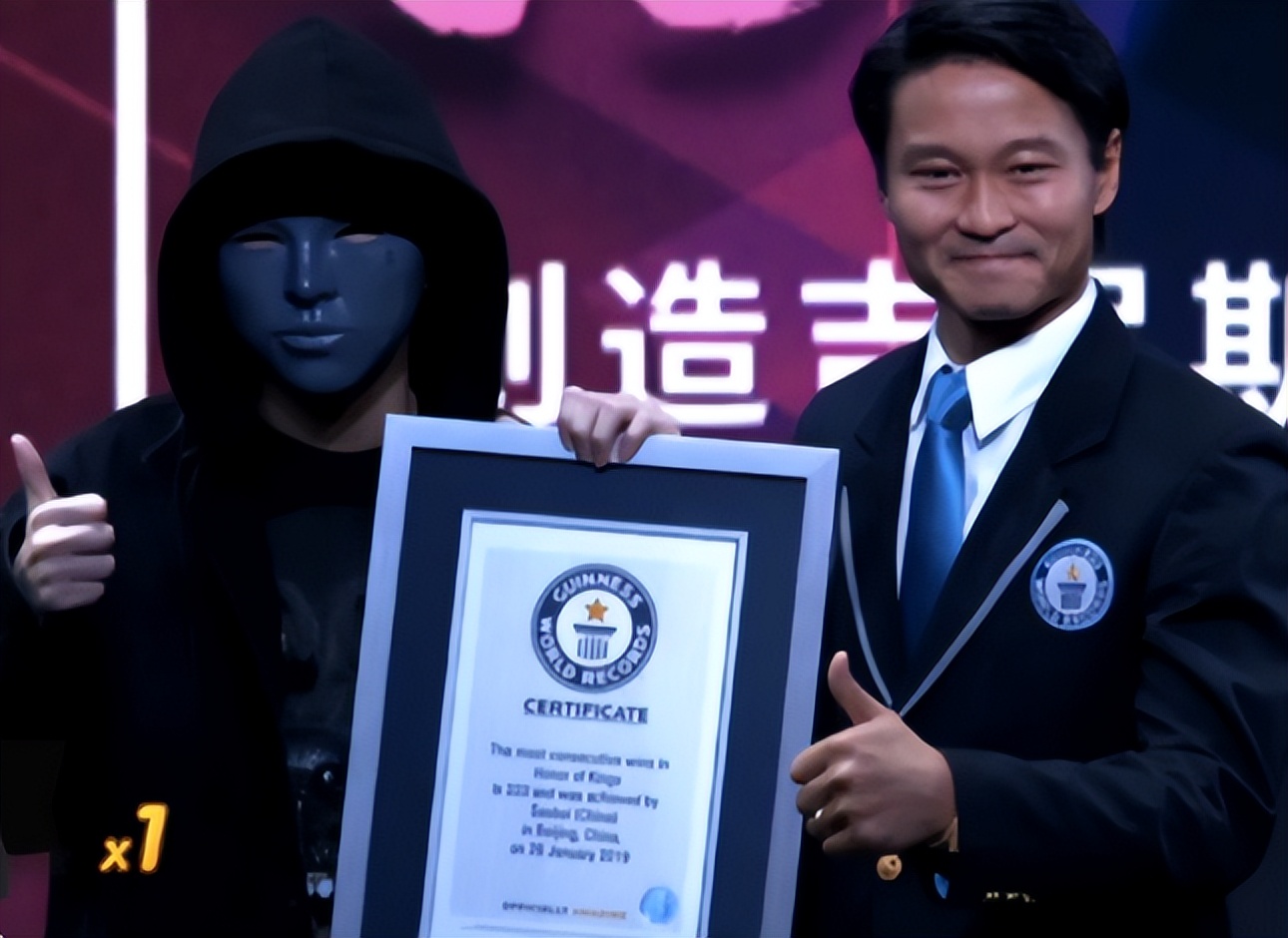 两亿签约费已成历史，骚白官宣回归老东家，观众：不忘初心！