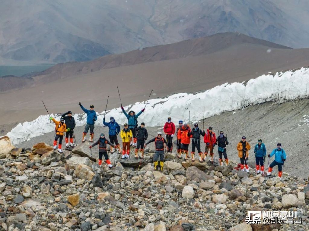 慕士塔格峰冰裂缝,慕士塔格峰2021
