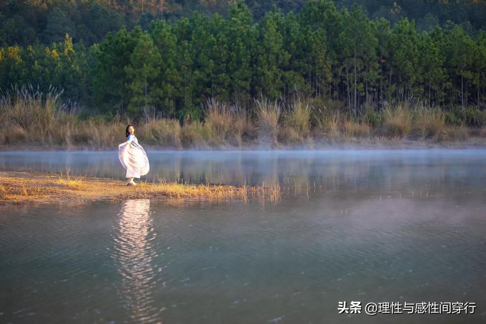 隔海相望，我在这头，静守似水流年，你在那头，淡看烟火人间