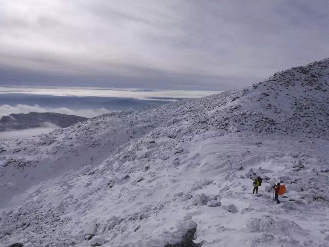 驴友擅闯未完工的栈道,浙江驴友擅闯未完工悬崖栈道