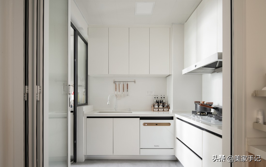 越来越多人装修,全屋装修不吊顶简单大方