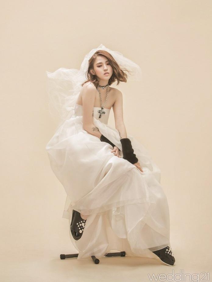 她是挺惨，但也不用这么同情吧？