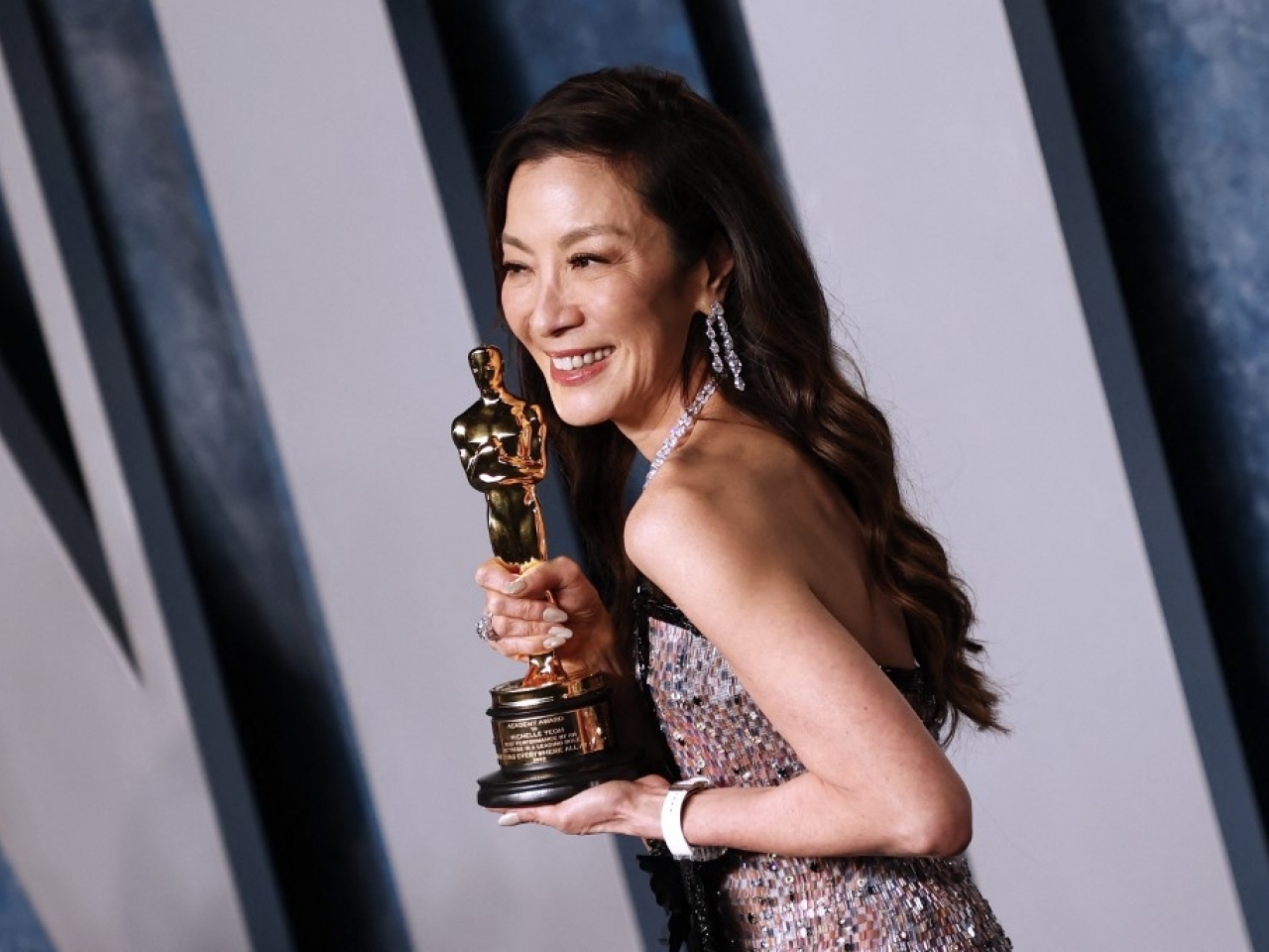 95届奥斯卡杨紫琼封后竟成香港演员乱港艺人杜汶泽酸港府“揩油”