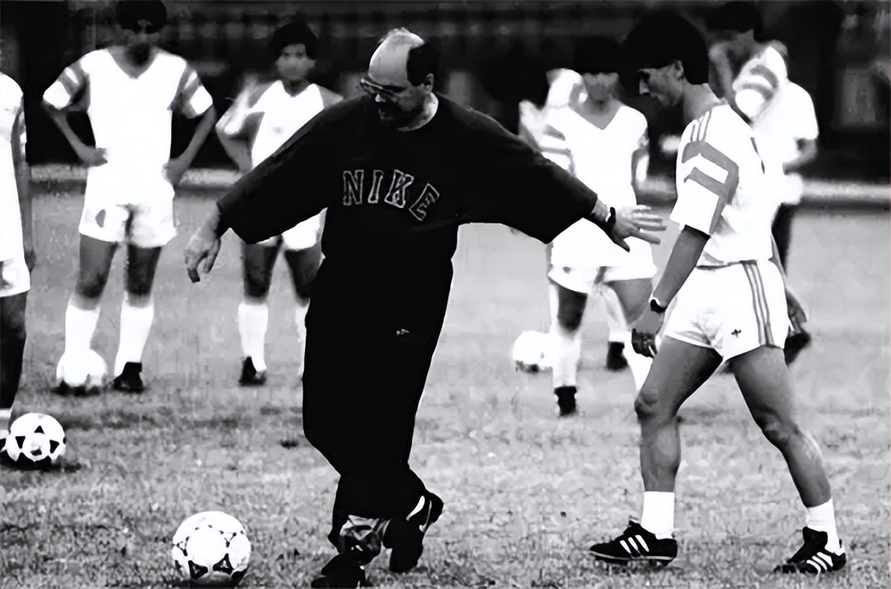 “国际*子骗**”施拉普纳：万人吹捧上春晚，球队爆冷万人嫌