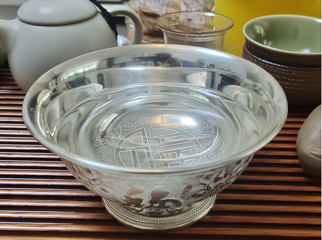 旅游就是花钱买罪受吗,假期没钱出游也是一种幸福