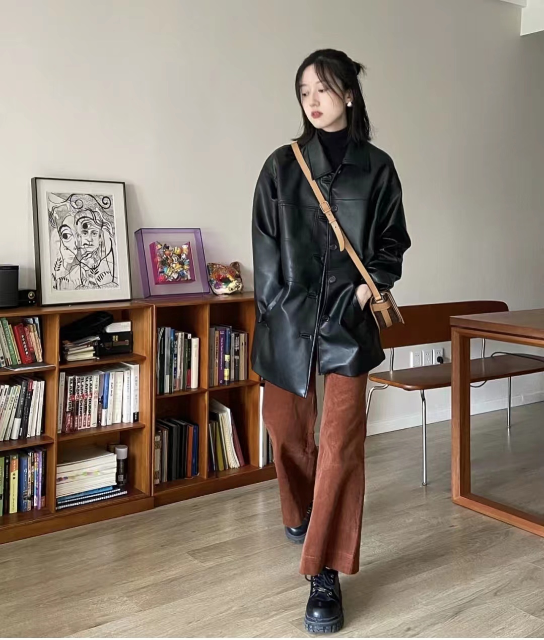 黑色机车皮衣搭配女秋冬,男士皮衣怎么搭配才显高级