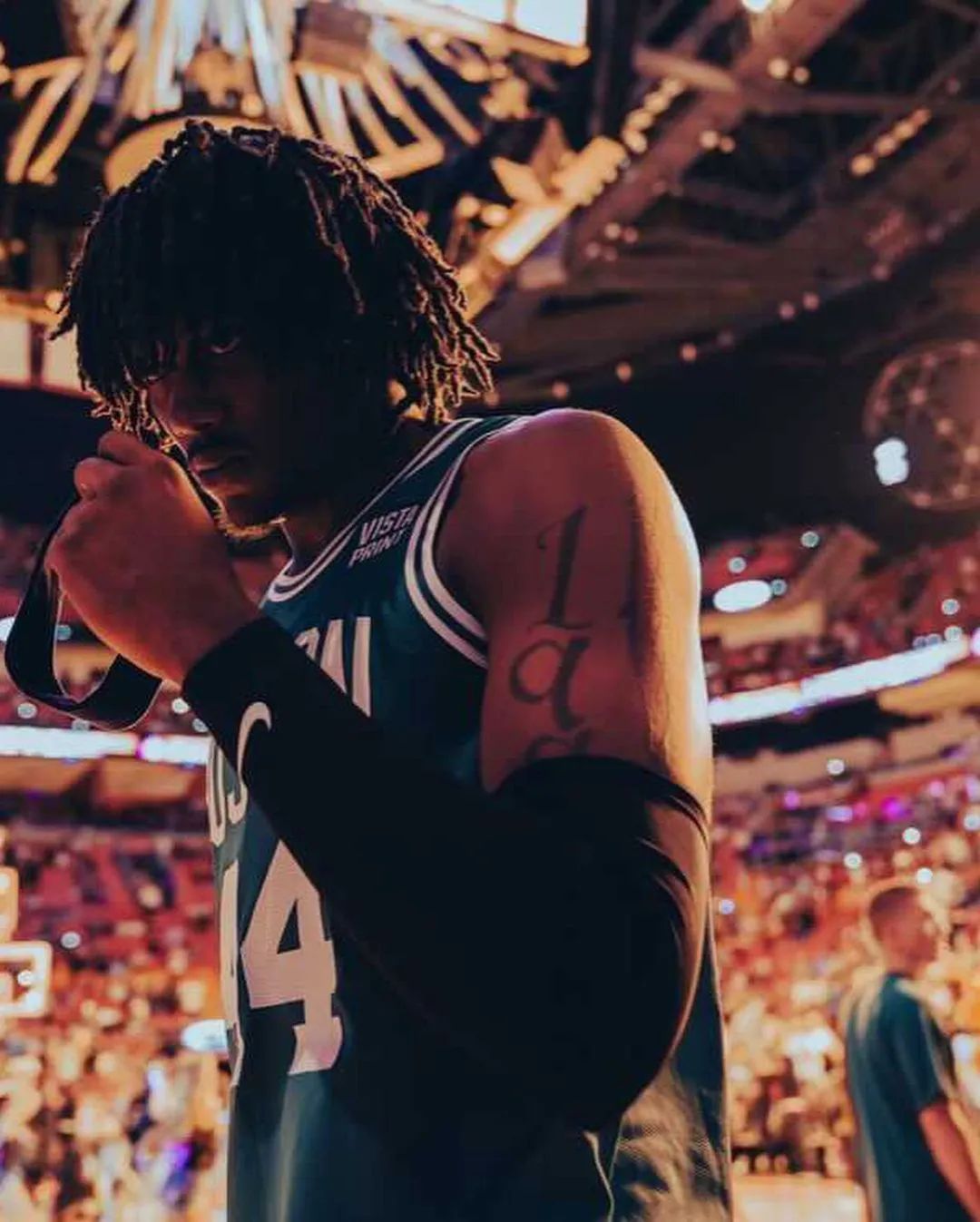 半月板撕裂！别啊，他们刚要冲击总冠军