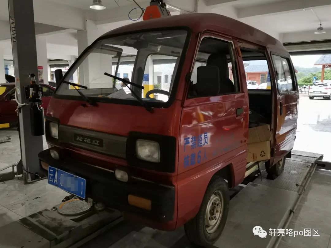 越来越少见丨来自东北,松花*牌江**HFJ6350型6座微面