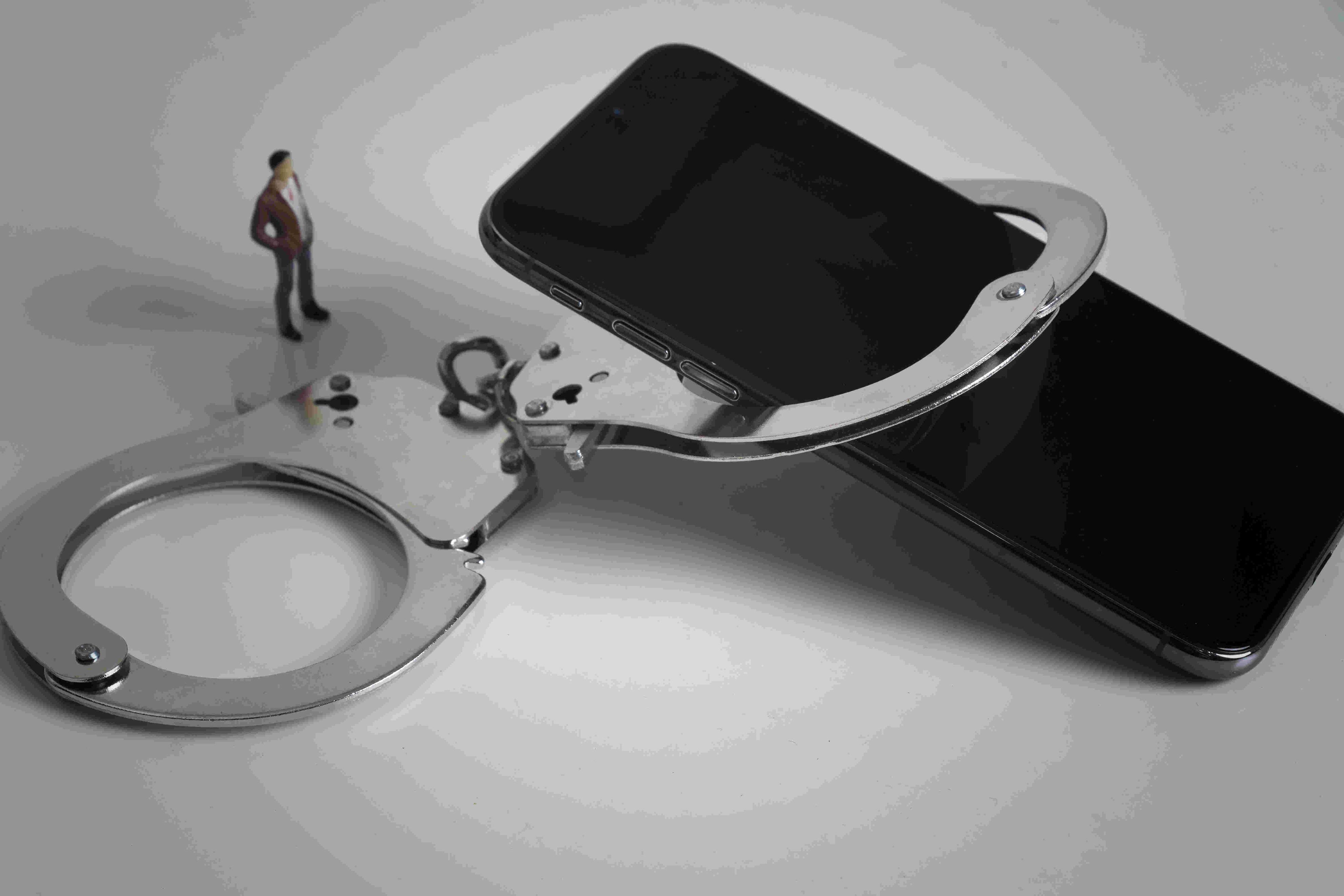 以免费领礼品为饵引诱他人转发招聘信息，4人获刑