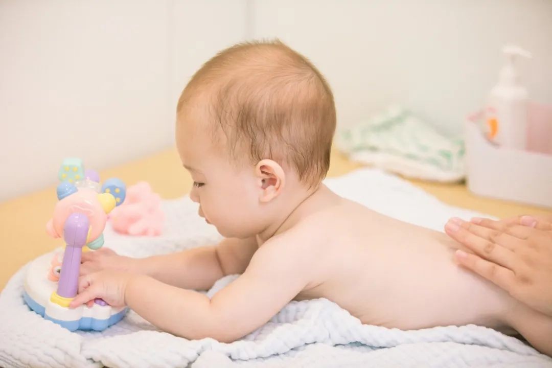 用这几招轻松解决宝宝的红屁屁,宝宝红屁屁家庭小妙招