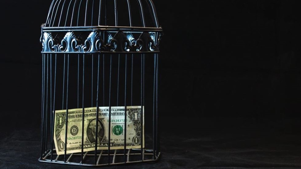 美国半年印钞6万亿美元,为什么美国大量印钞而美元不贬值