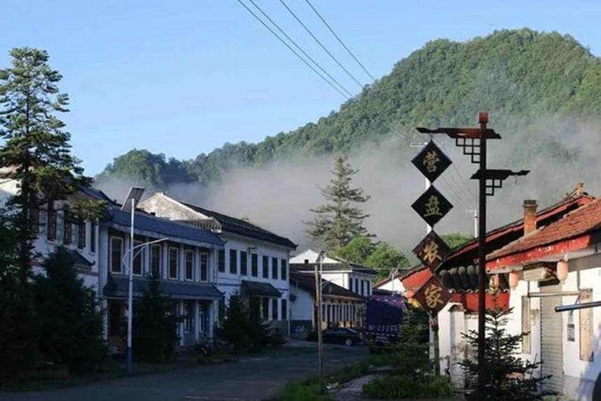 位于秦岭深山处的小山村,秦岭隐秘的山村