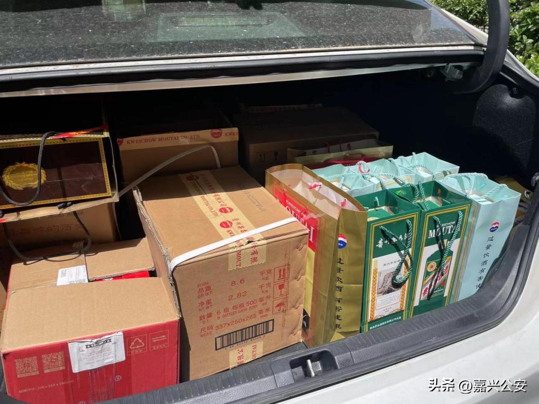 五一警察坚守岗位动画,五一劳动节警察在坚守